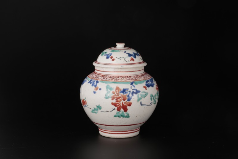 柿右衛門色絵蓋付小壷 kakiemon-kotsubo